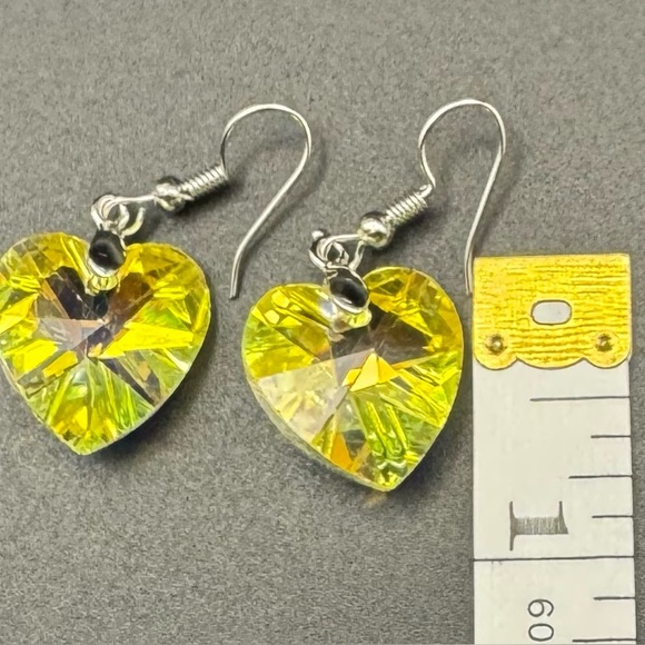 Aurora Borealis Dangle Heart Earrings. Reflective Of Light. Prism Of Colors - Picture 9 of 9